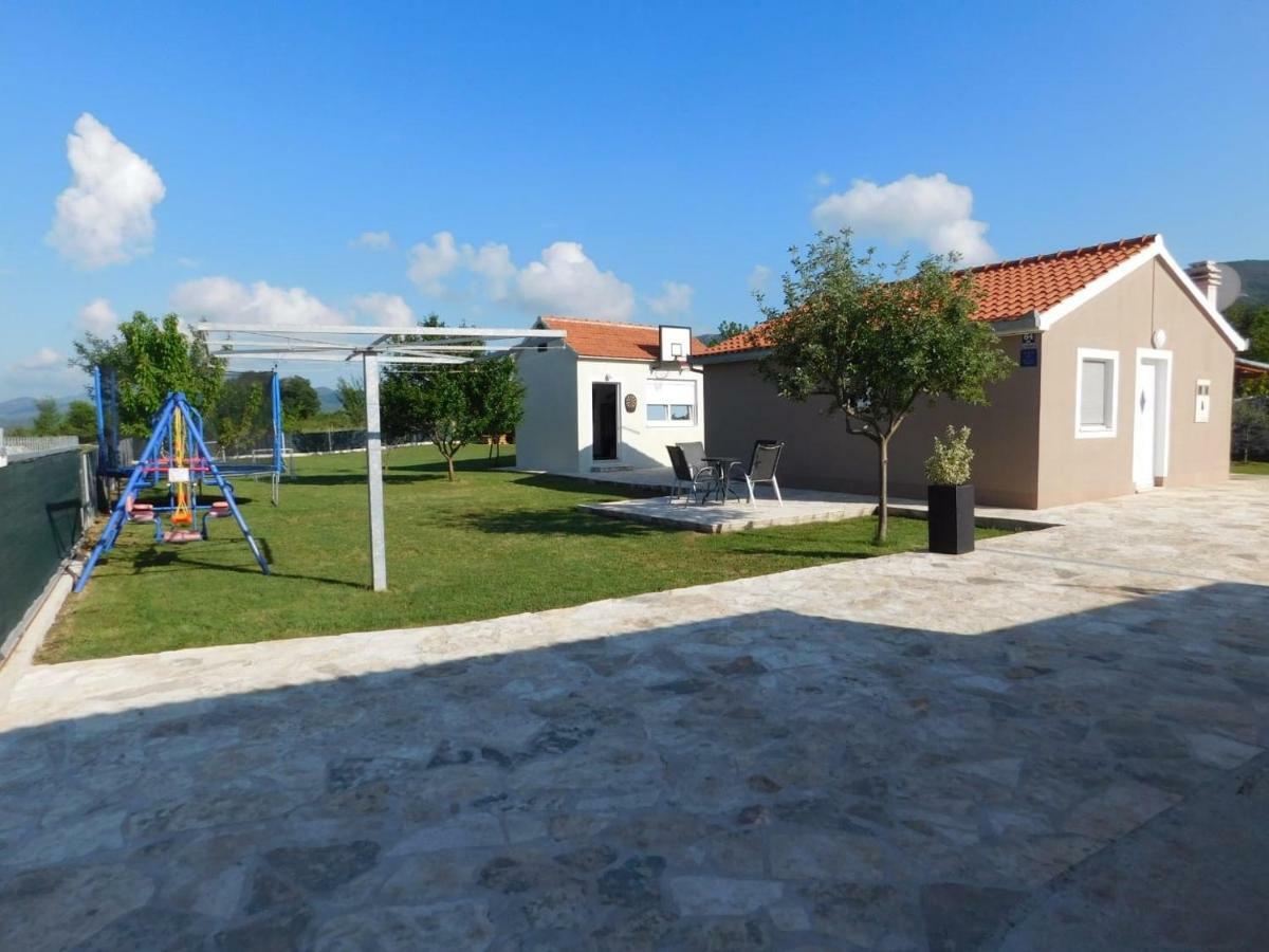 Vacation House Radosic Radosic  Luaran gambar
